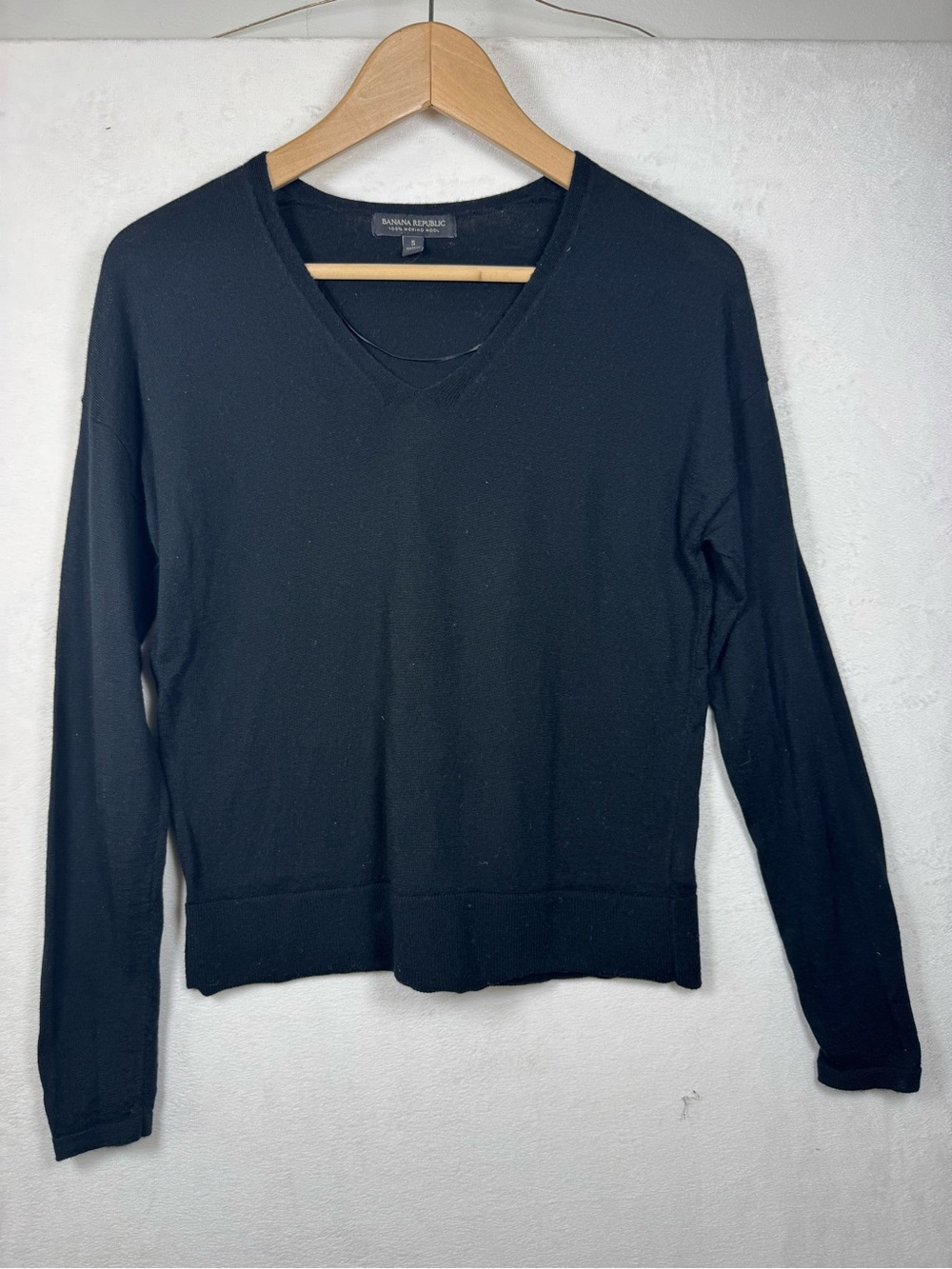 Banana Republic Black V-Neck Merino Wool Sweater Small